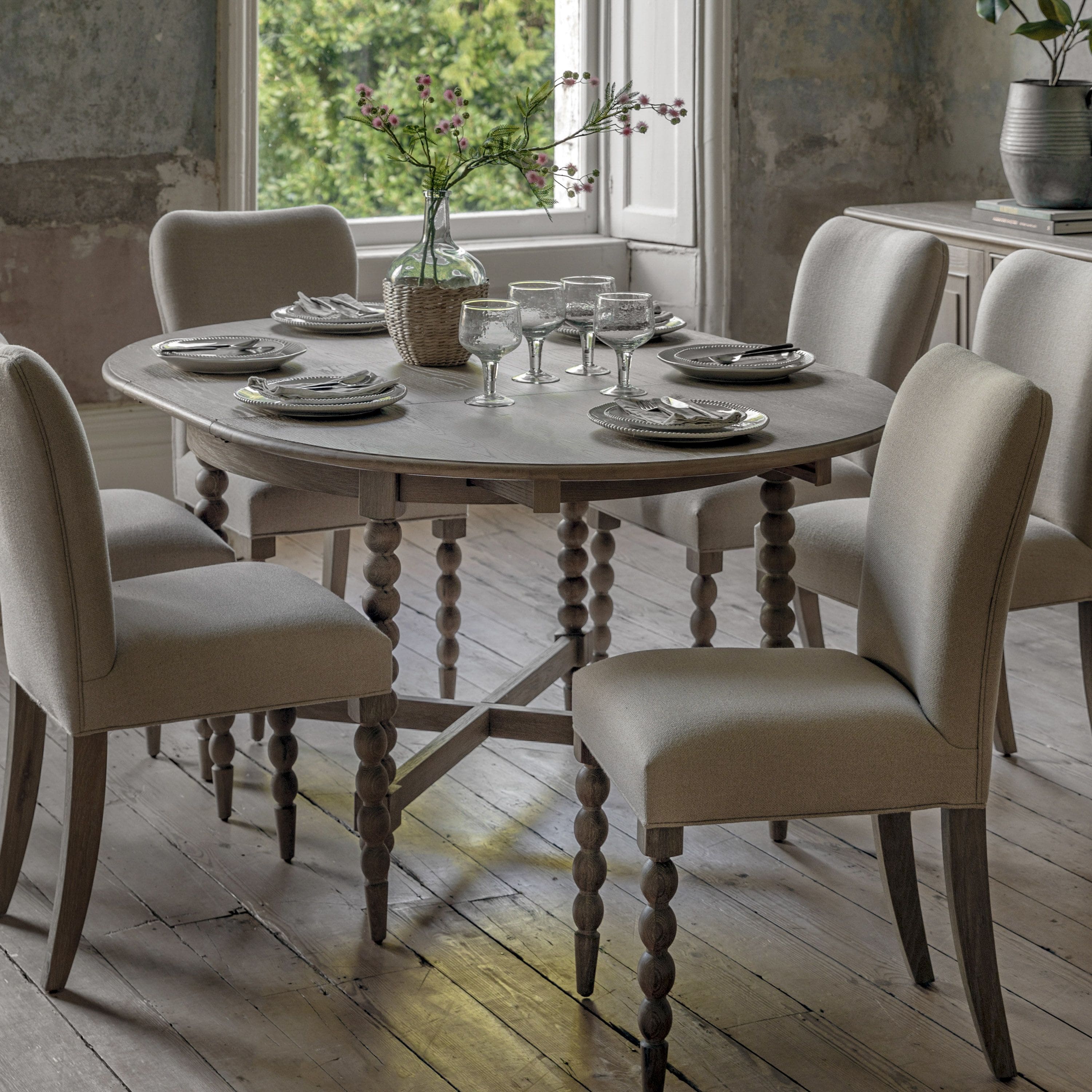 Artisan Round Ext Dining Table