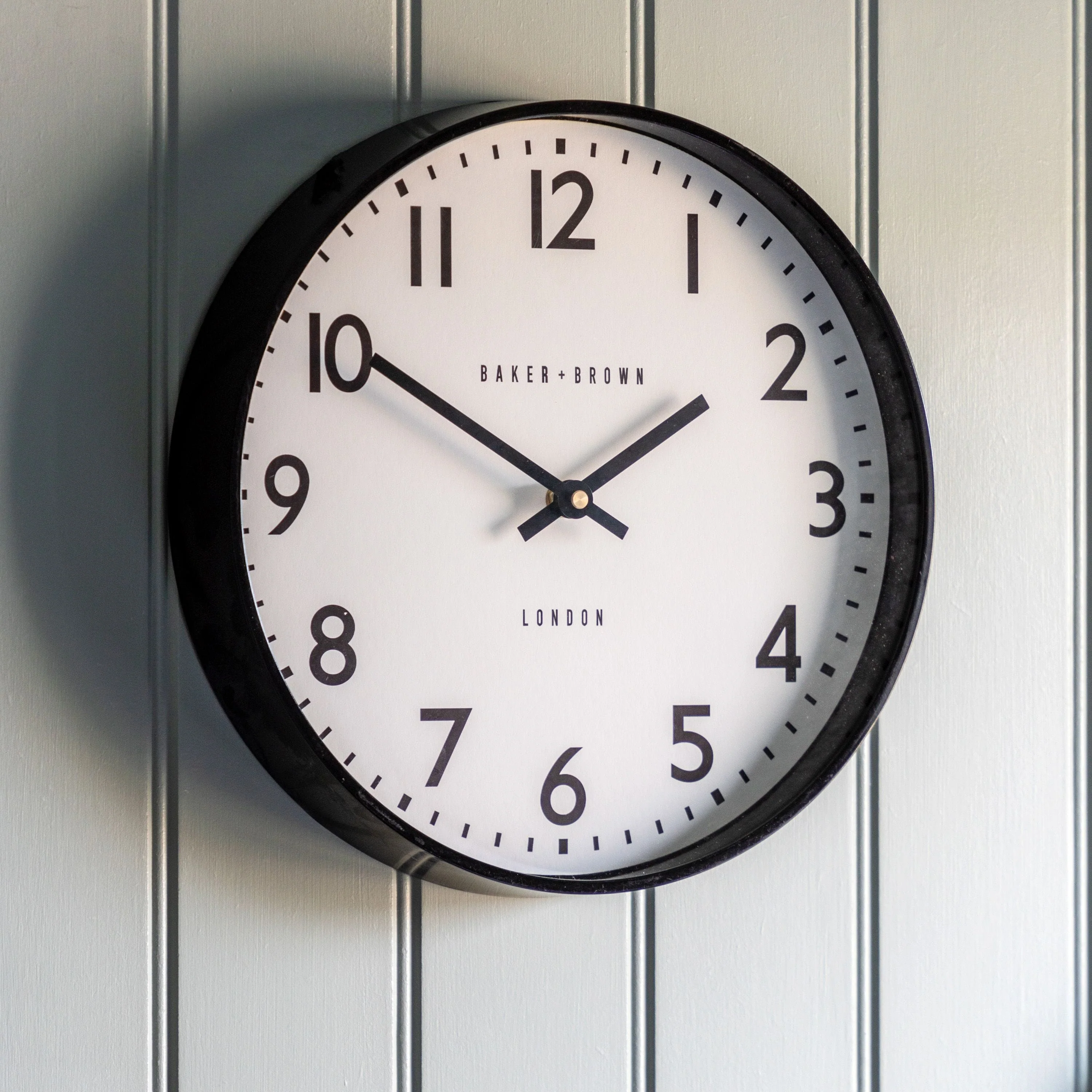 Avast Wall Clock Black