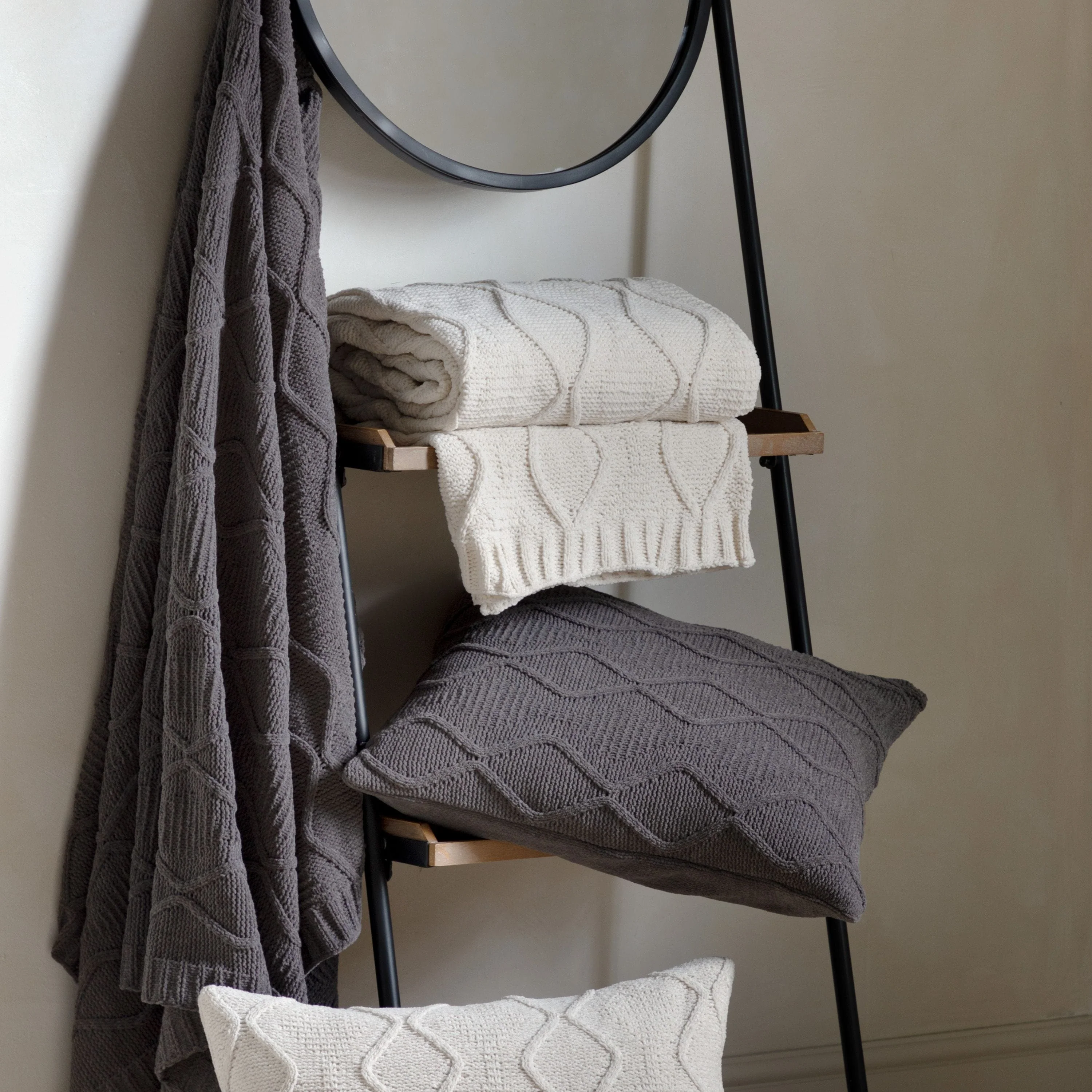Chenille Cable Throw Grey