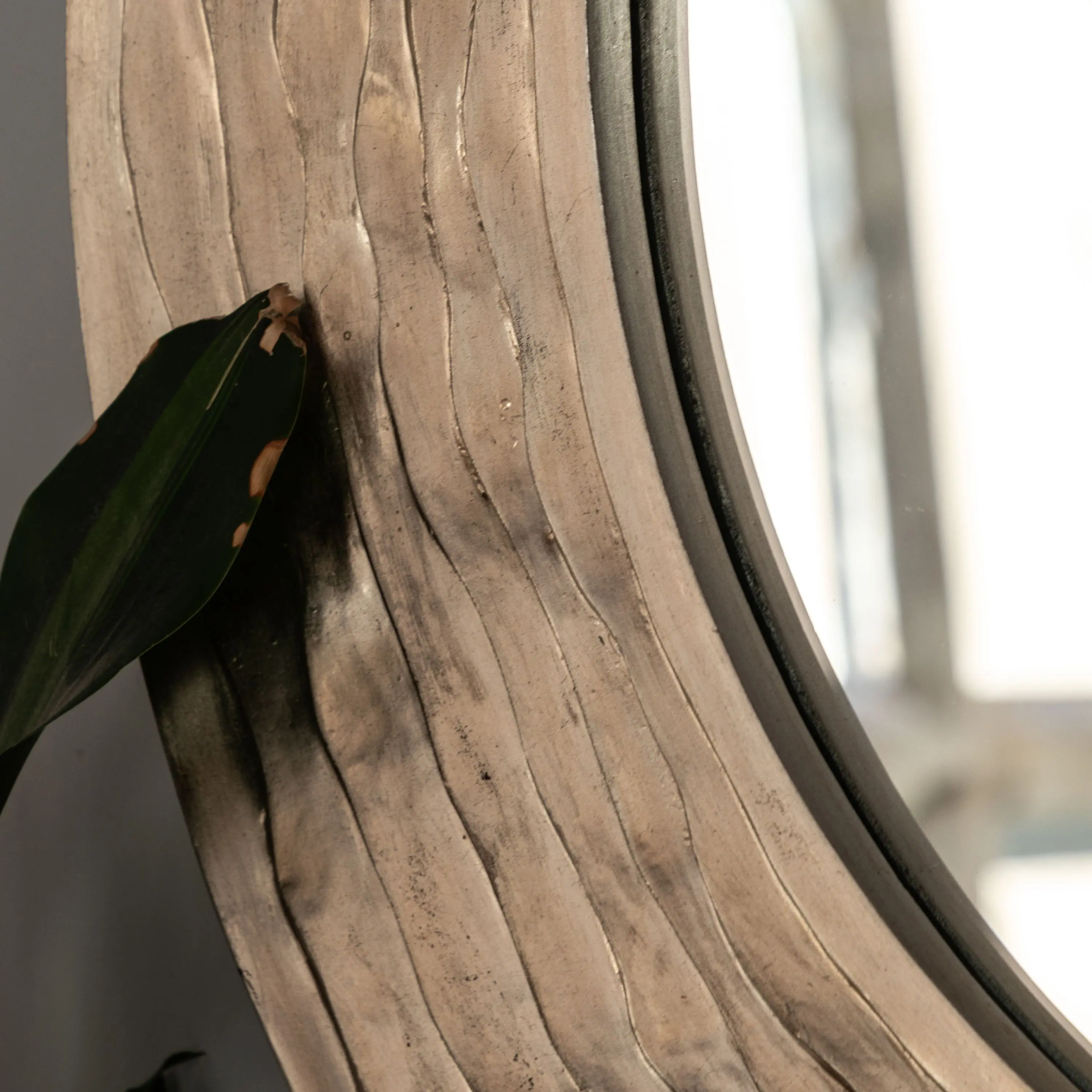 Cresta Round Mirror Champagne - Image 4
