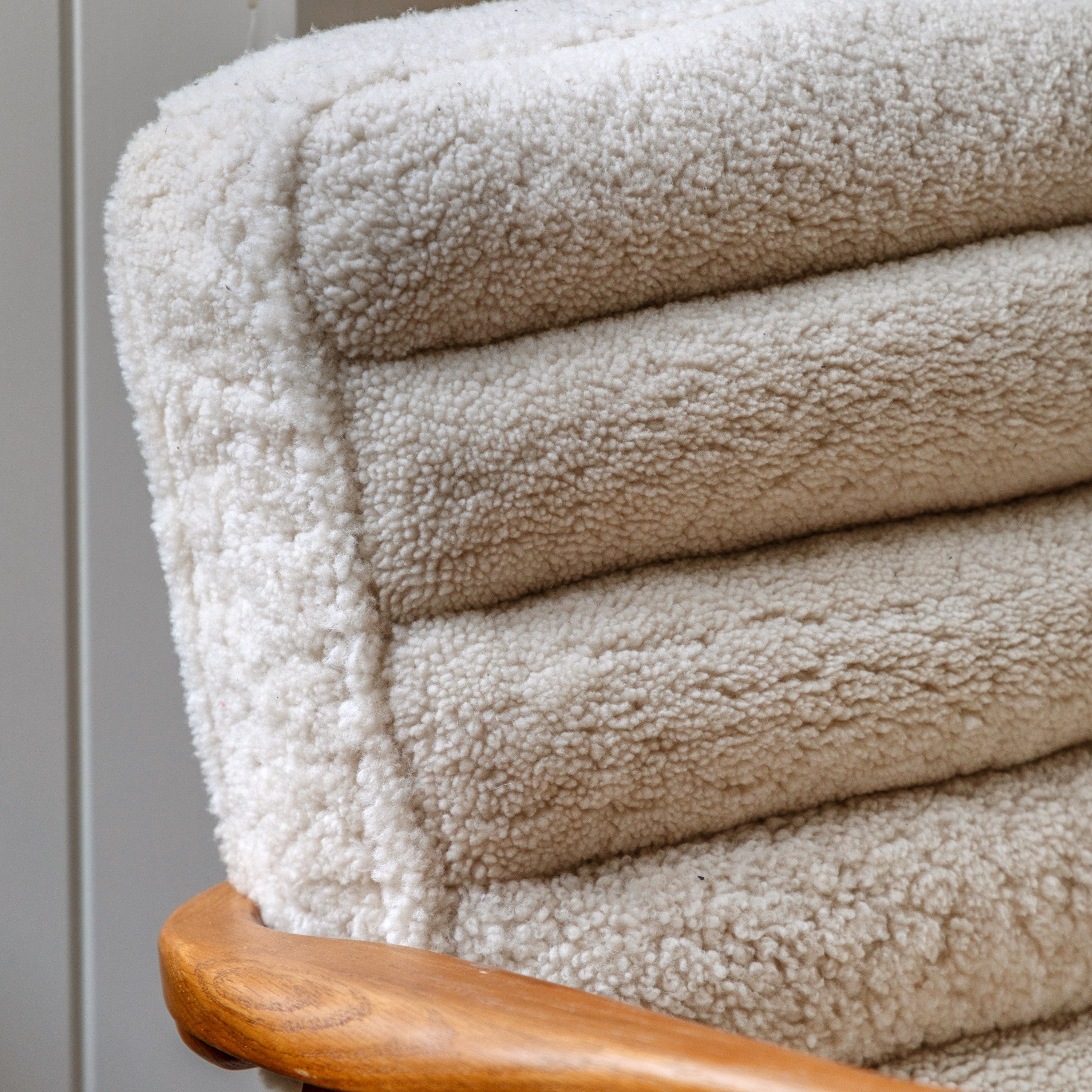 Datzun Armchair Cream Sheepskin - Image 3