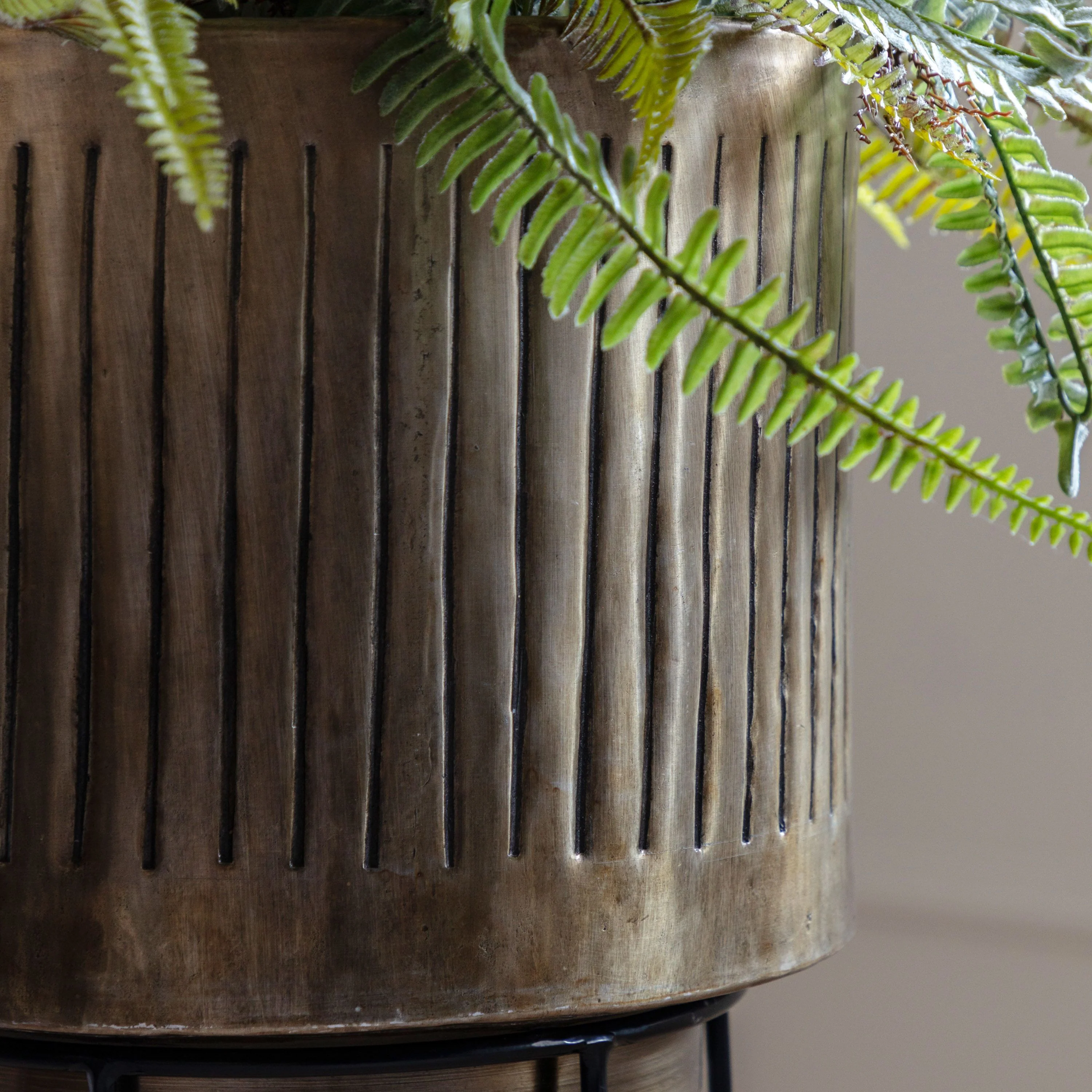 Elda Planters Gold Set of 2 - Image 4