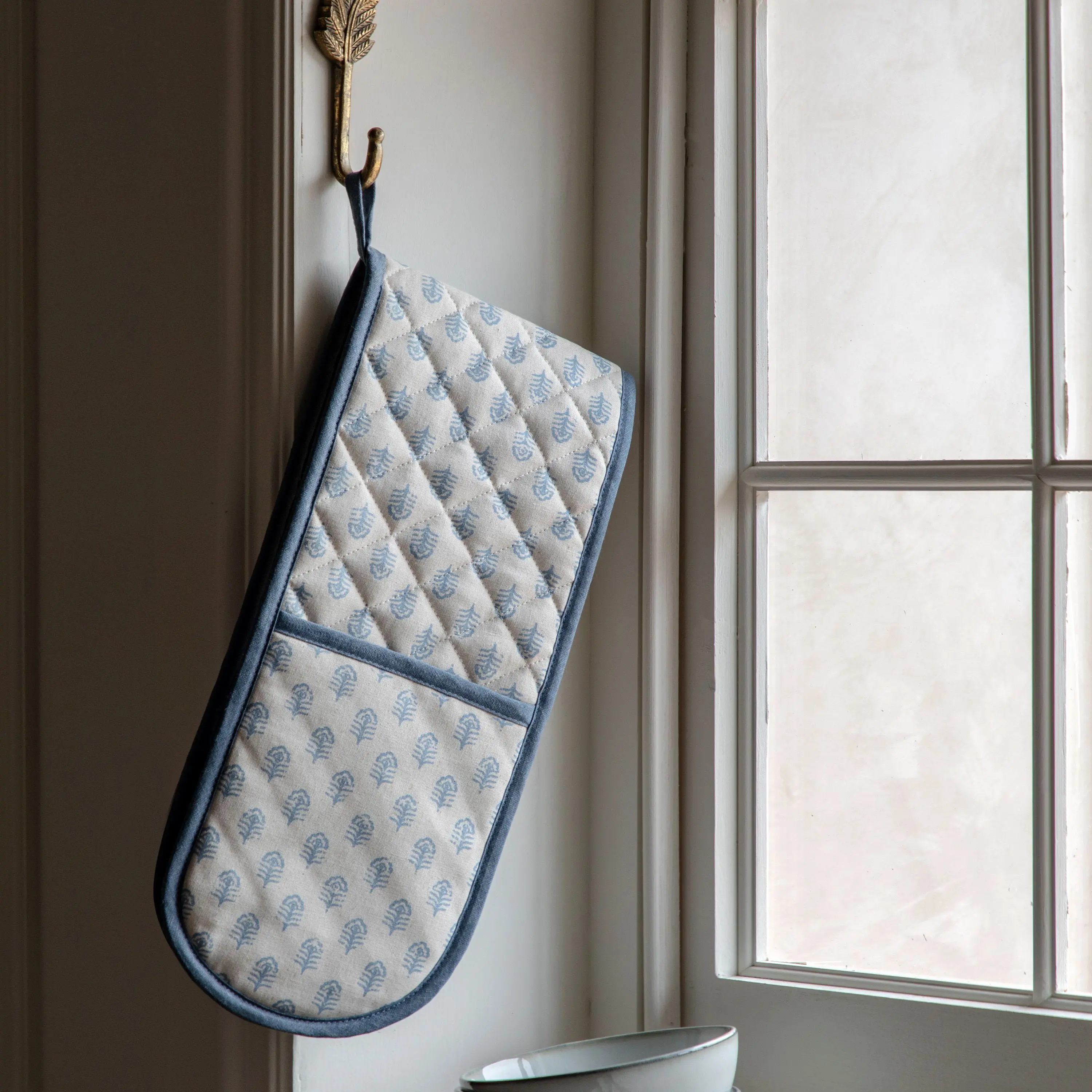 Fleur Floral Stamp Double Oven Glove Blue - Image 2