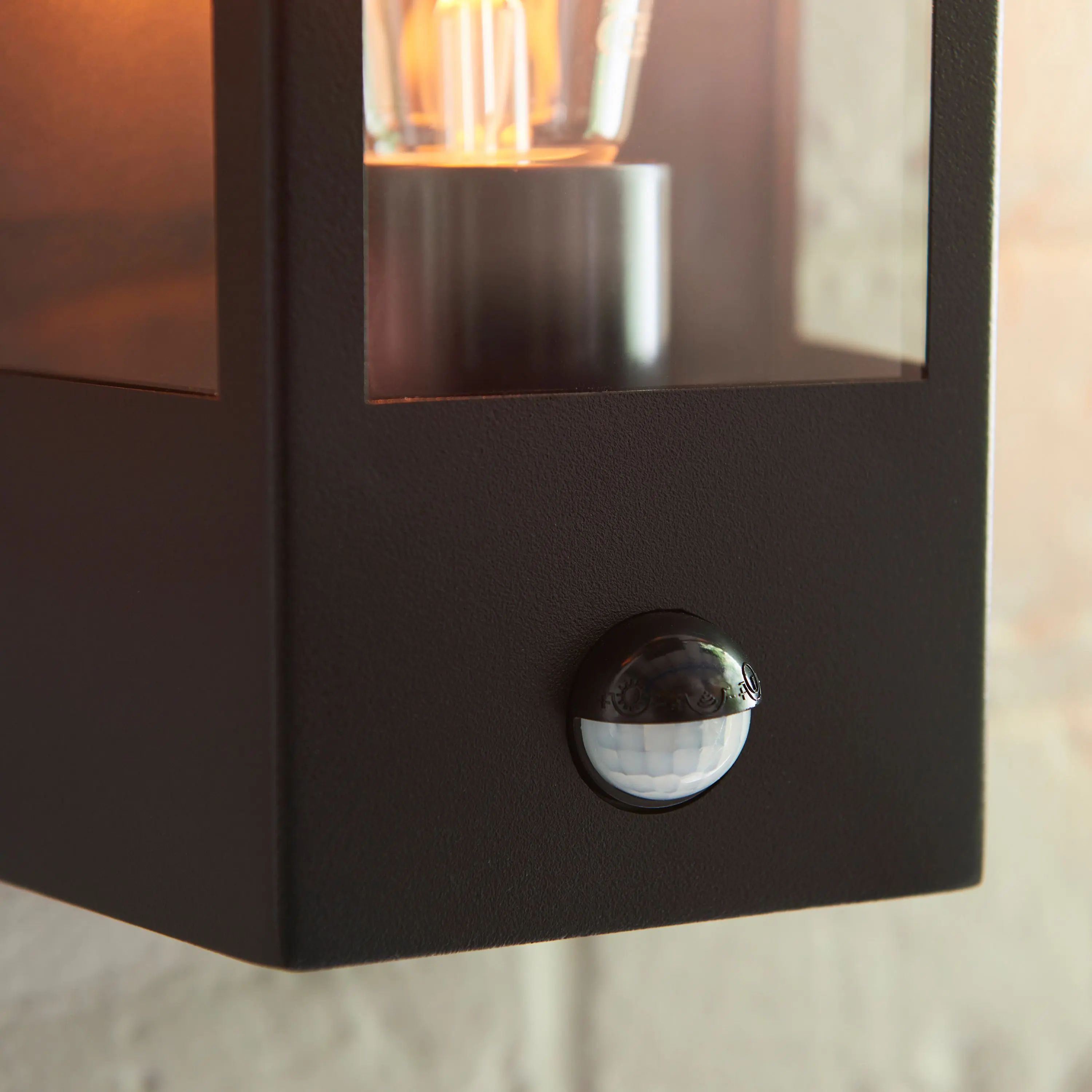 Huntington Outdoor Wall Light Matt Black - Image 3