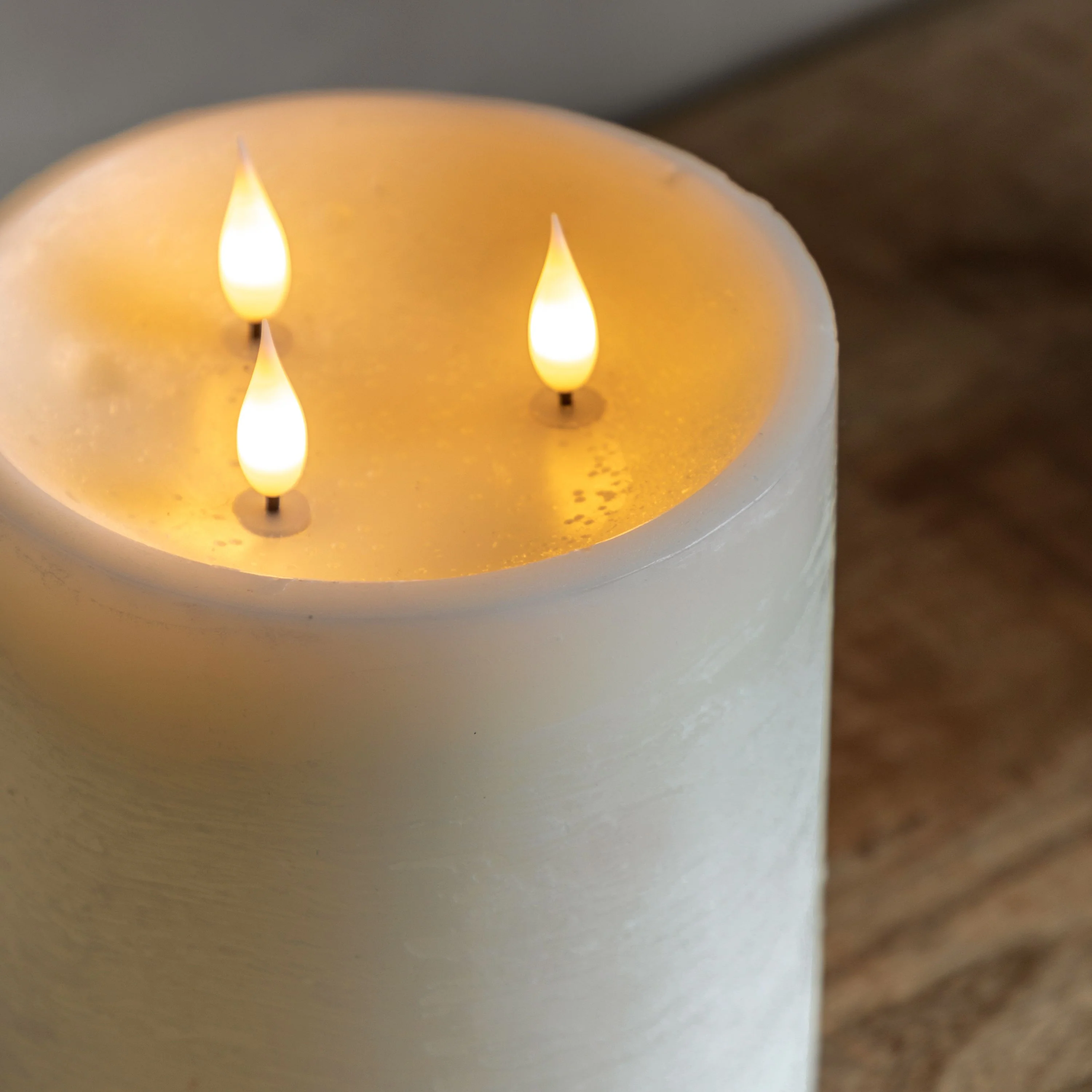 LED 3 Wick Candle Ivory - Image 2