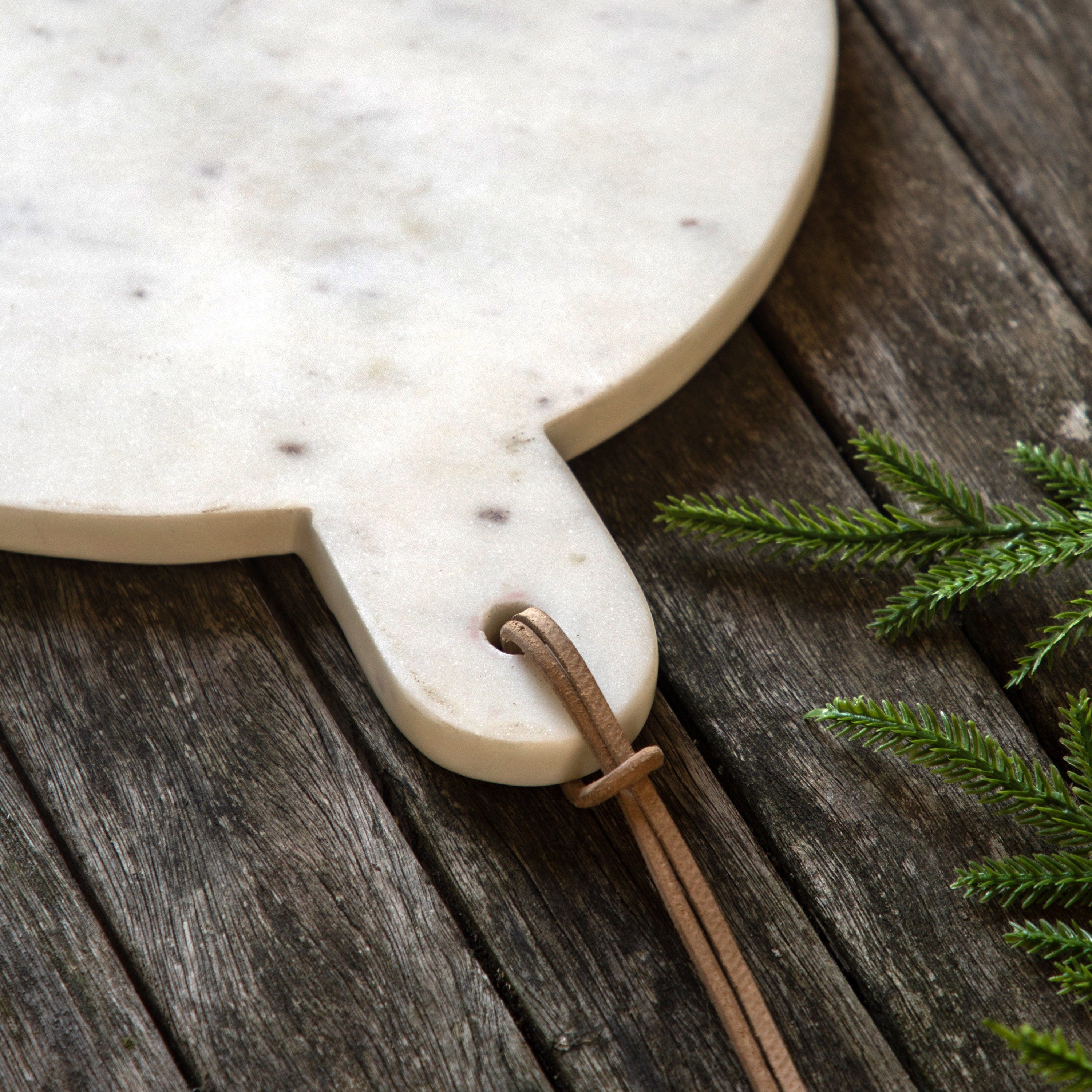 Novi Round Cheese Board White Marble - Image 4