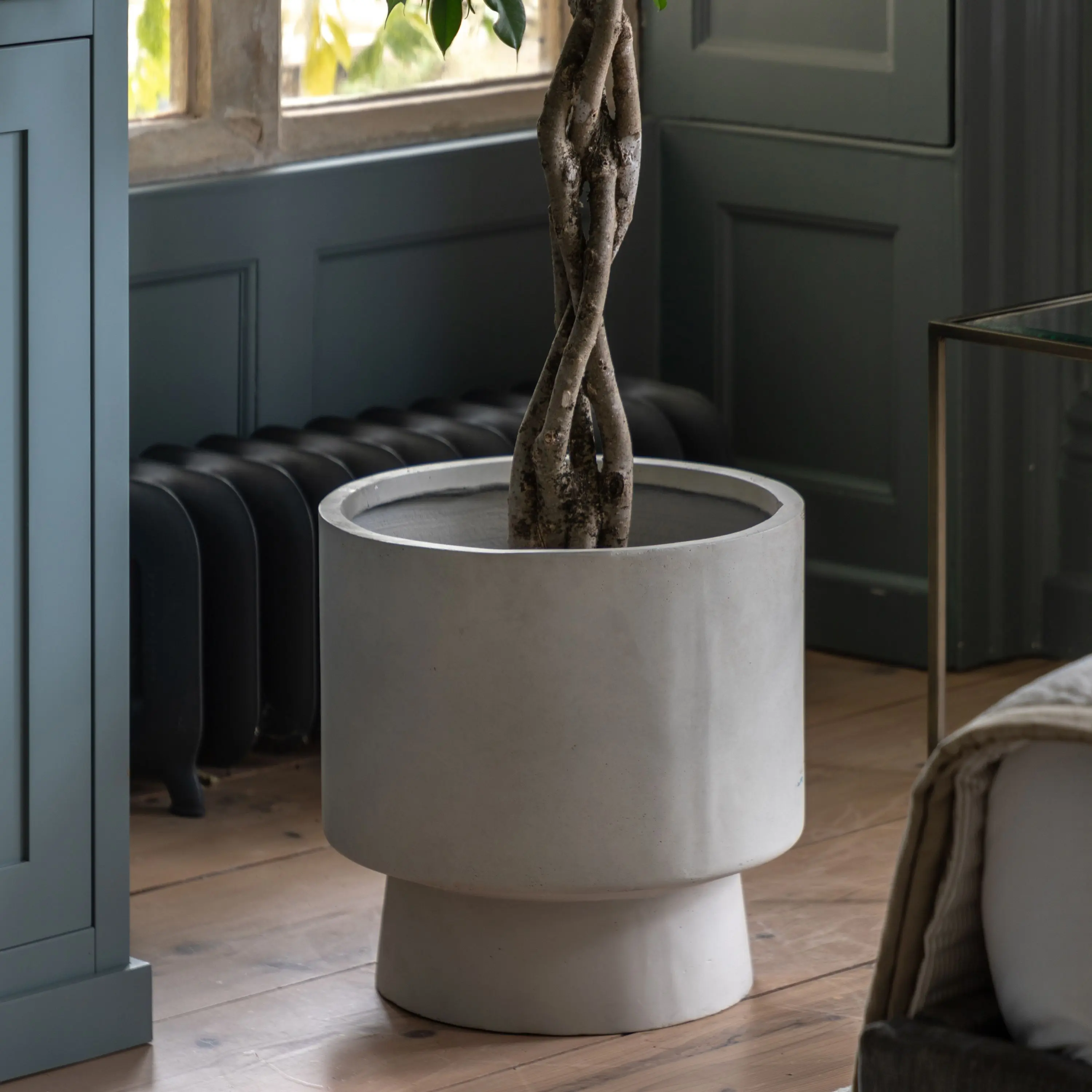 Oria Footed Outdoor Planter White - Image 2