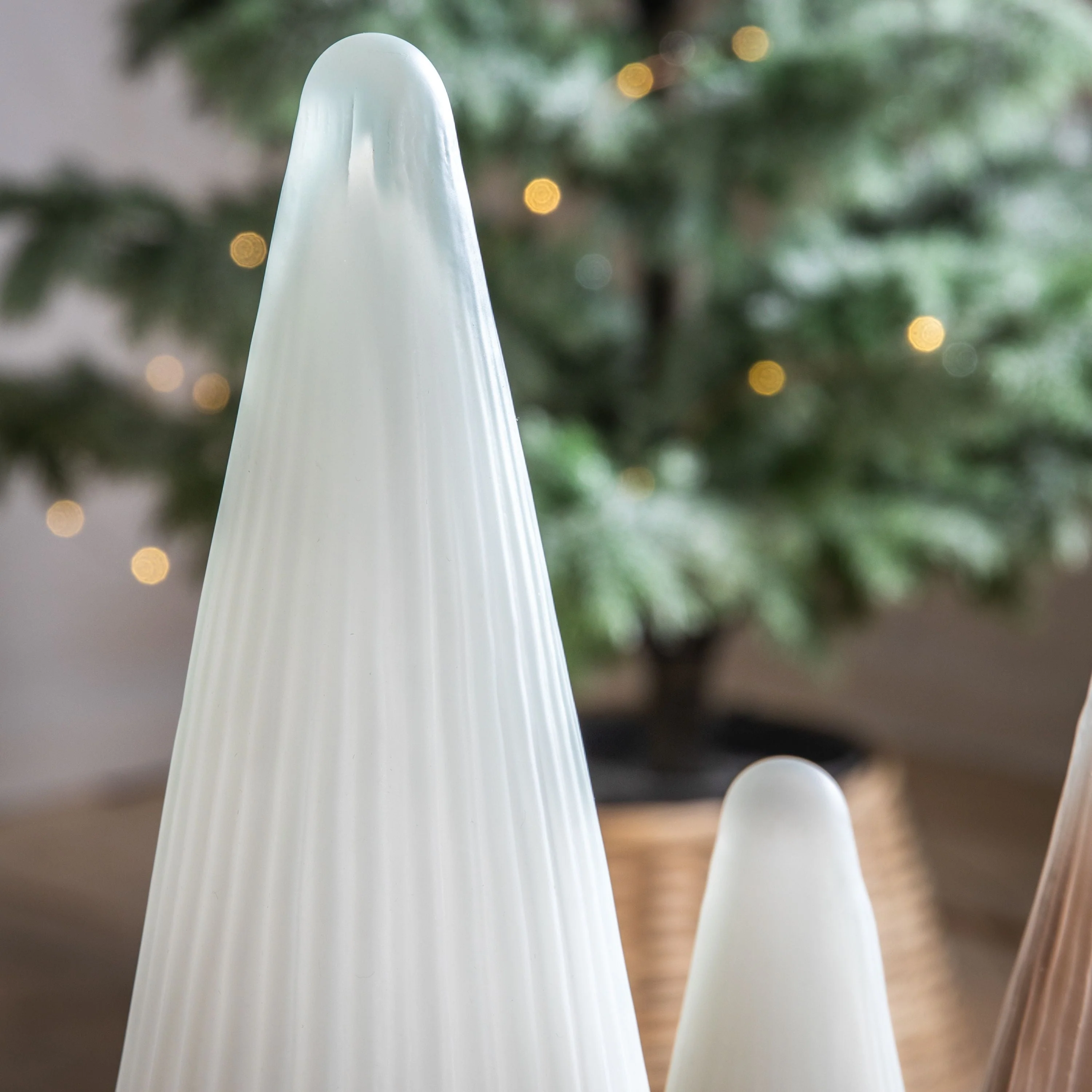 Ribbed Tree White Frost Glass Small - Image 2