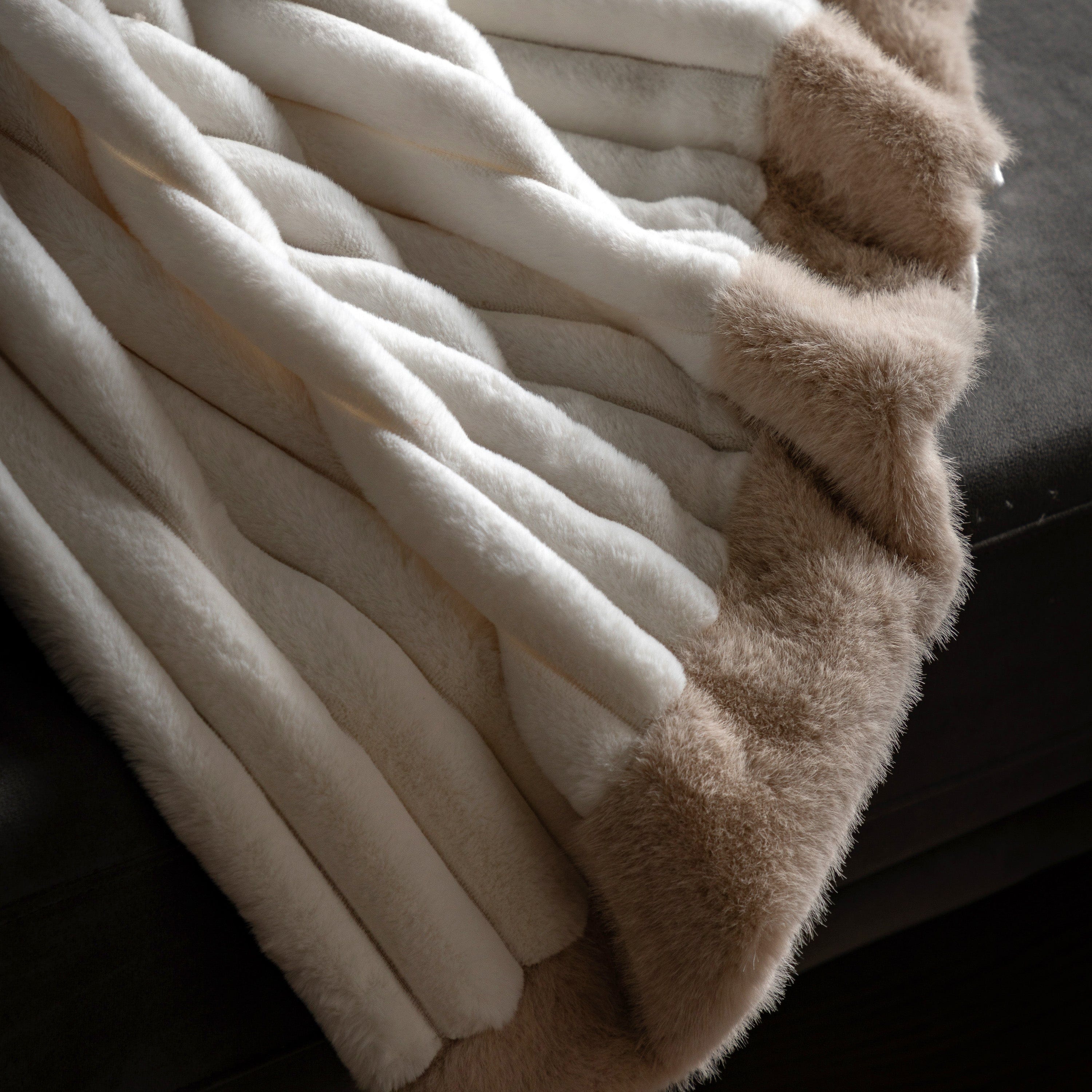 Whinfell Luxury Faux Fur Throw Cream - Image 3