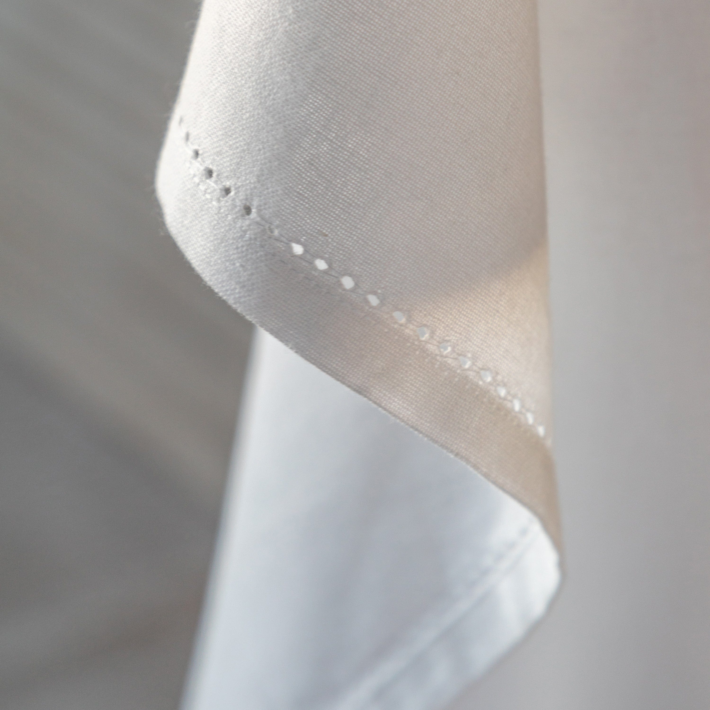 White Classic Tablecloth White Small - Image 3