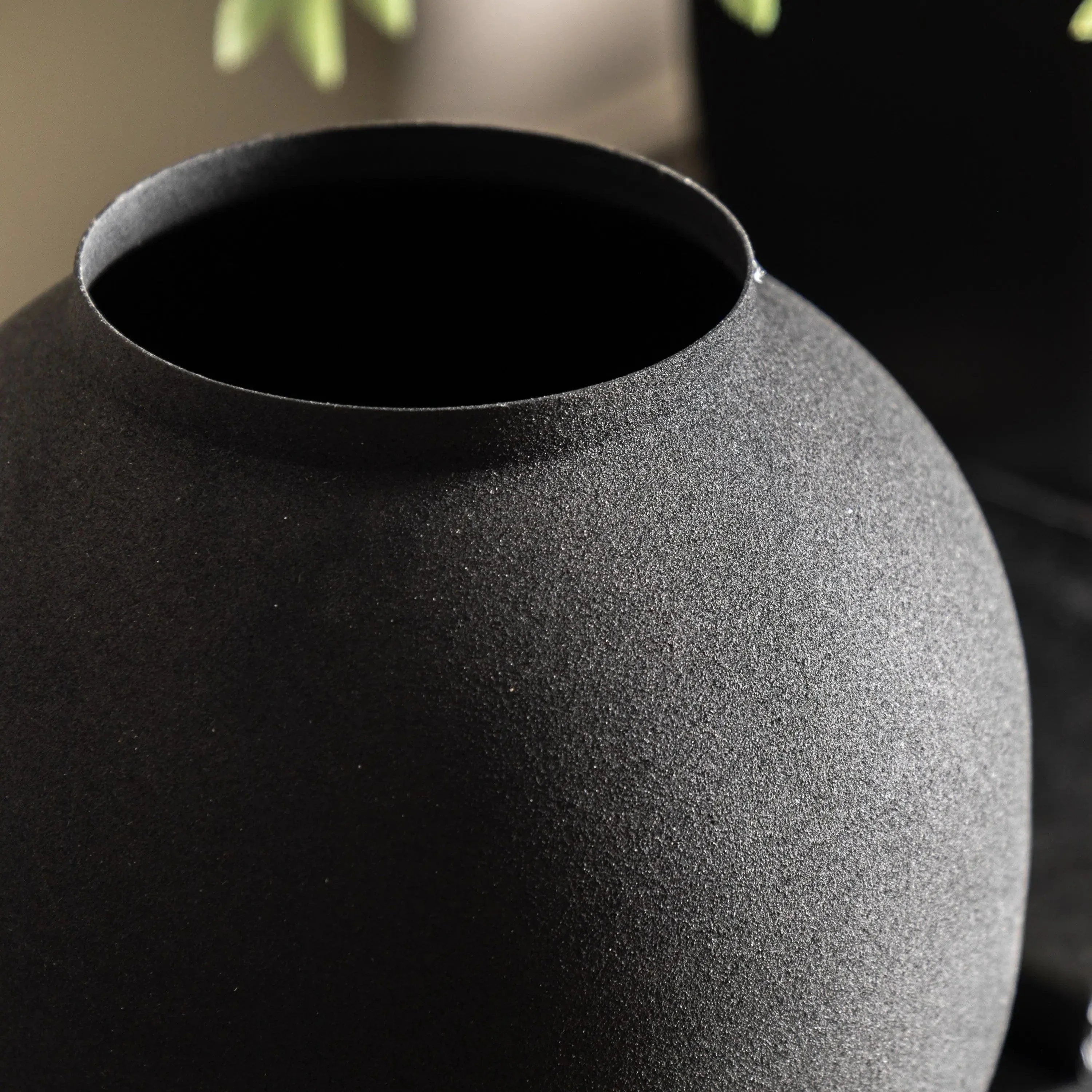 Zila Vase Black Assorted Set of 2 - Image 3