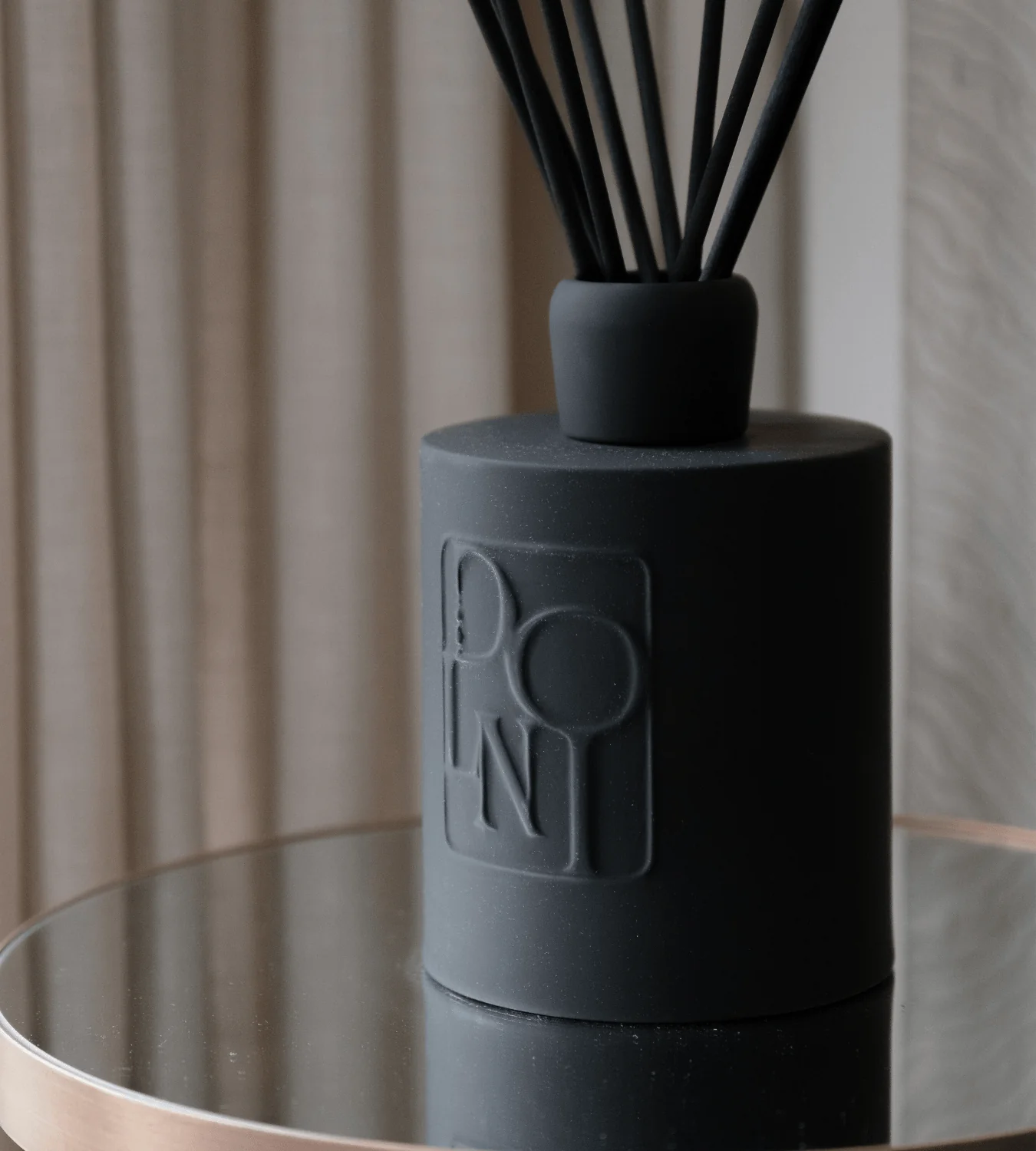 Dolni Extra Large Black Ceramic RodĂ Noir Reed Diffuser - Image 2