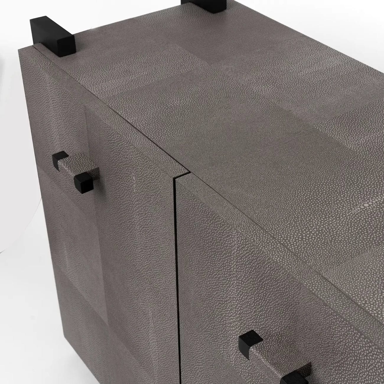 Linea Nera Cabinet Grey Shagreen Leather - Image 3