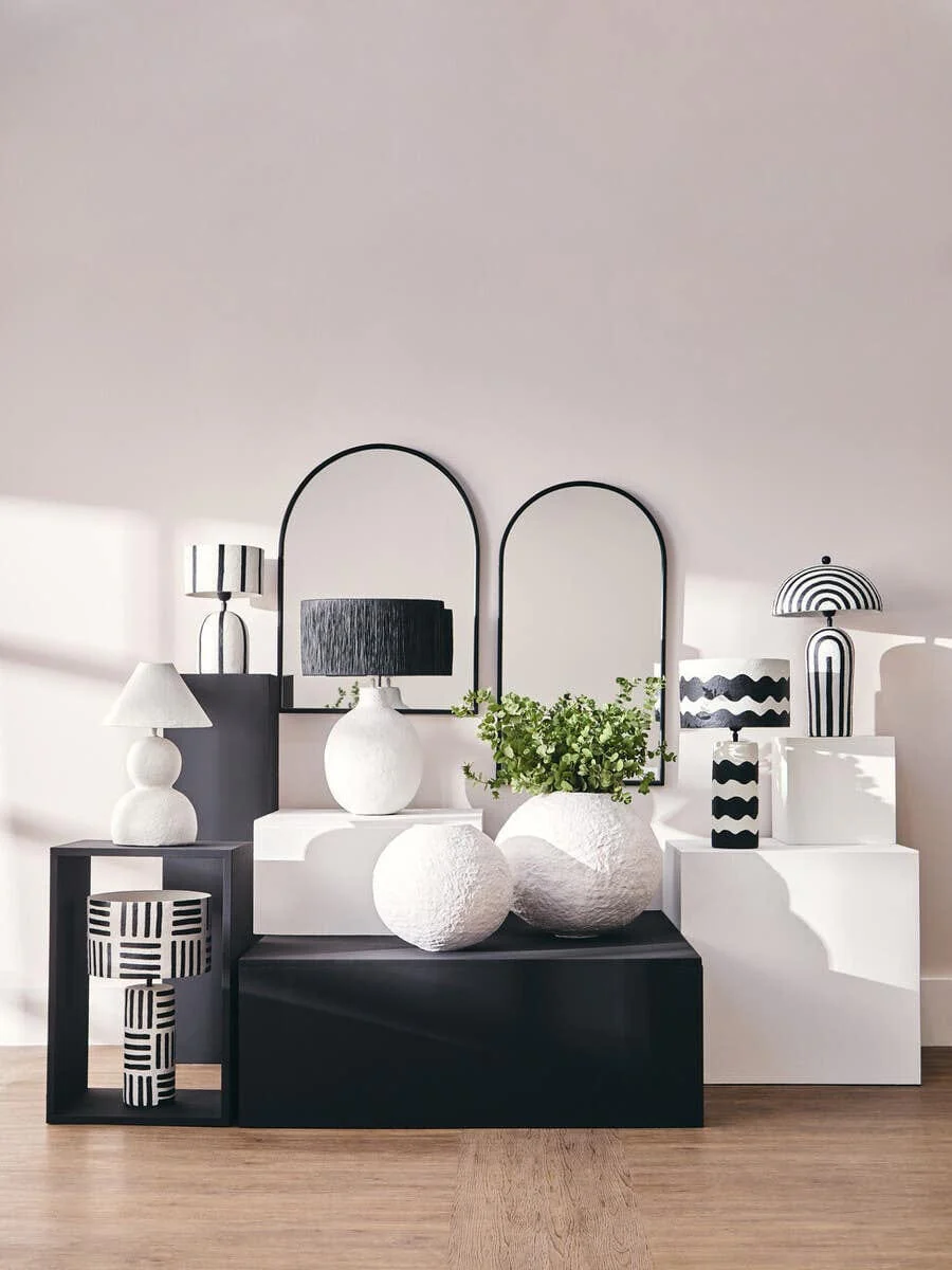 Carta Black And White Papier Mache Table Lamp with Geometric Lines - Image 7