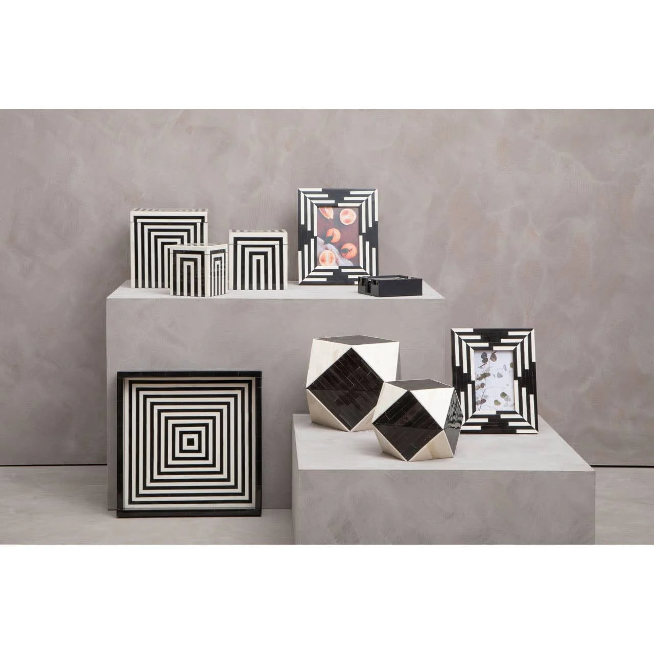 Donato 4in x 6in Black and White Stripe Photo Frame - Image 12