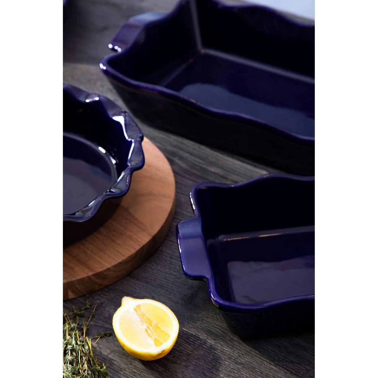 Modern Retro Round Dish With Curved Edges - Image 5