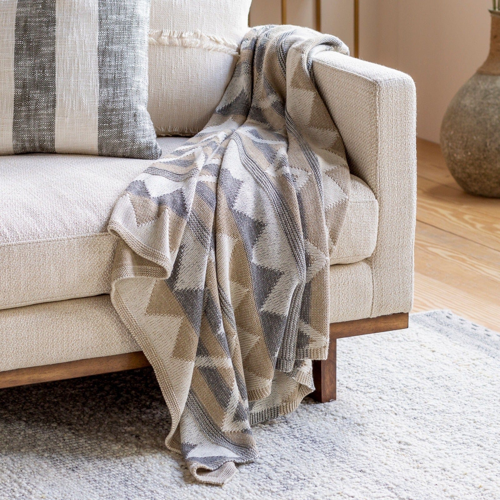 Adara Knitted Throw 152 x 127 cm - Image 2