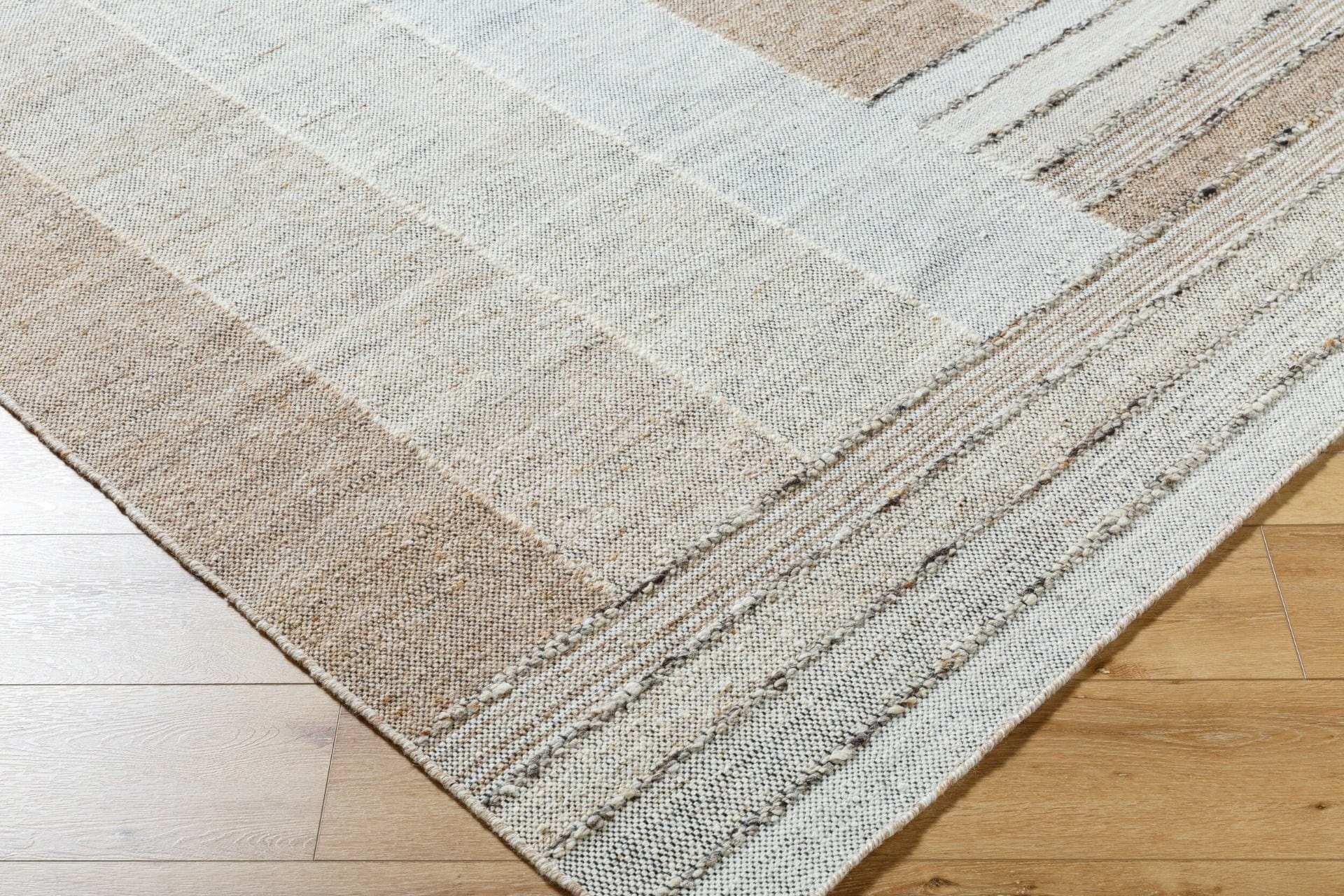 Celtic Hand Woven Rug 366 x 274 cm - Image 2