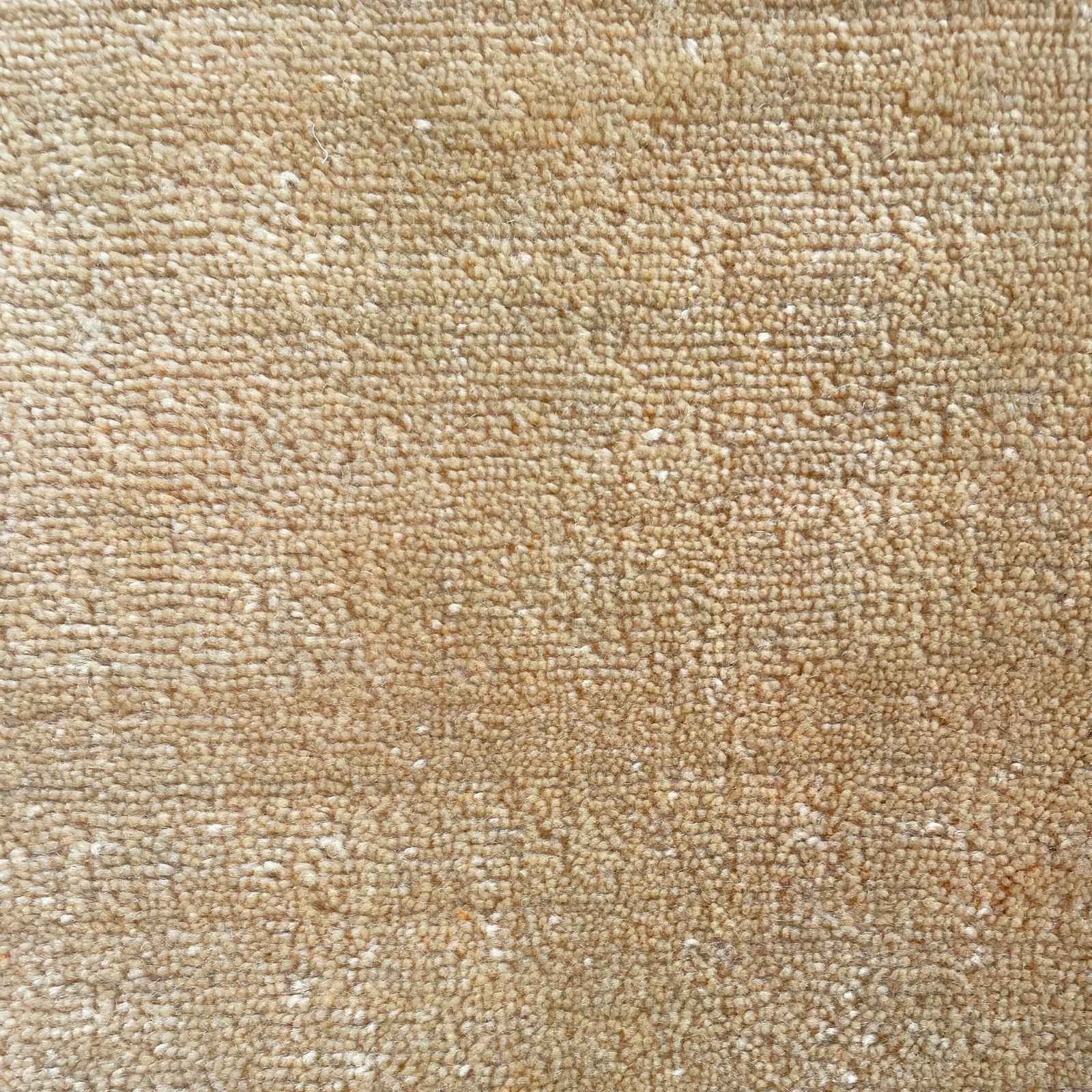 Modest Hand Knotted Rug 274 x 183 cm - Image 3
