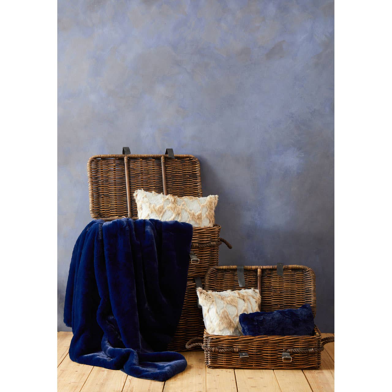 Bosie Lamina Navy Blue Throw - Image 8