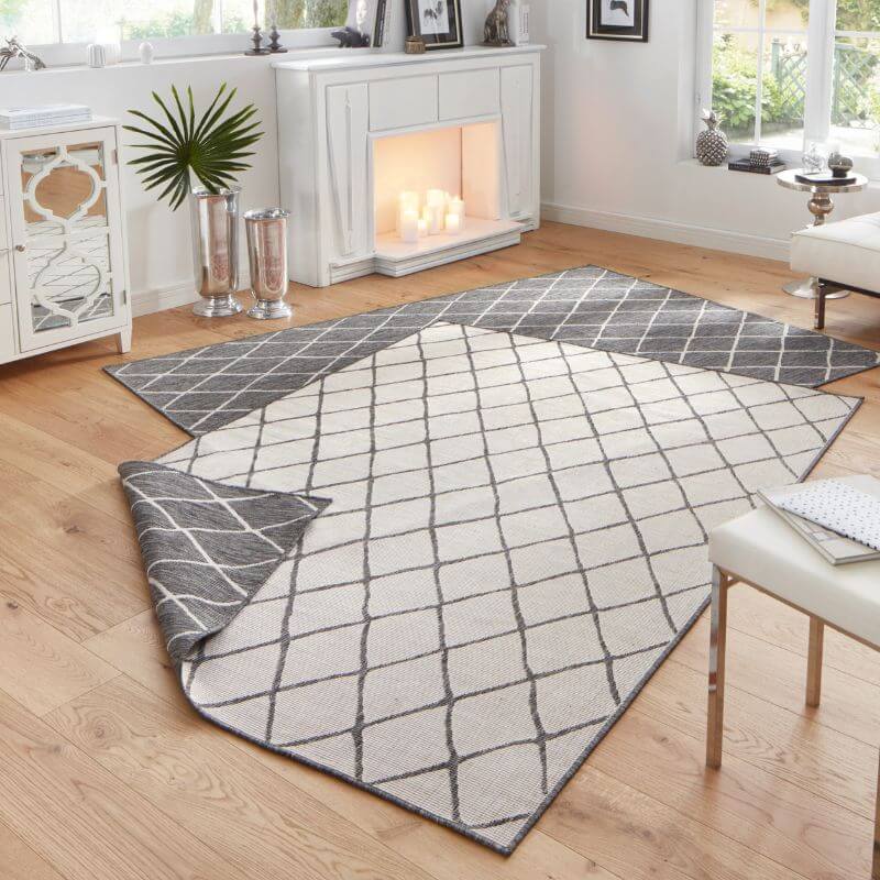 Reversible Indoor-Outdoor Geometric Flatweave Rug - Image 4