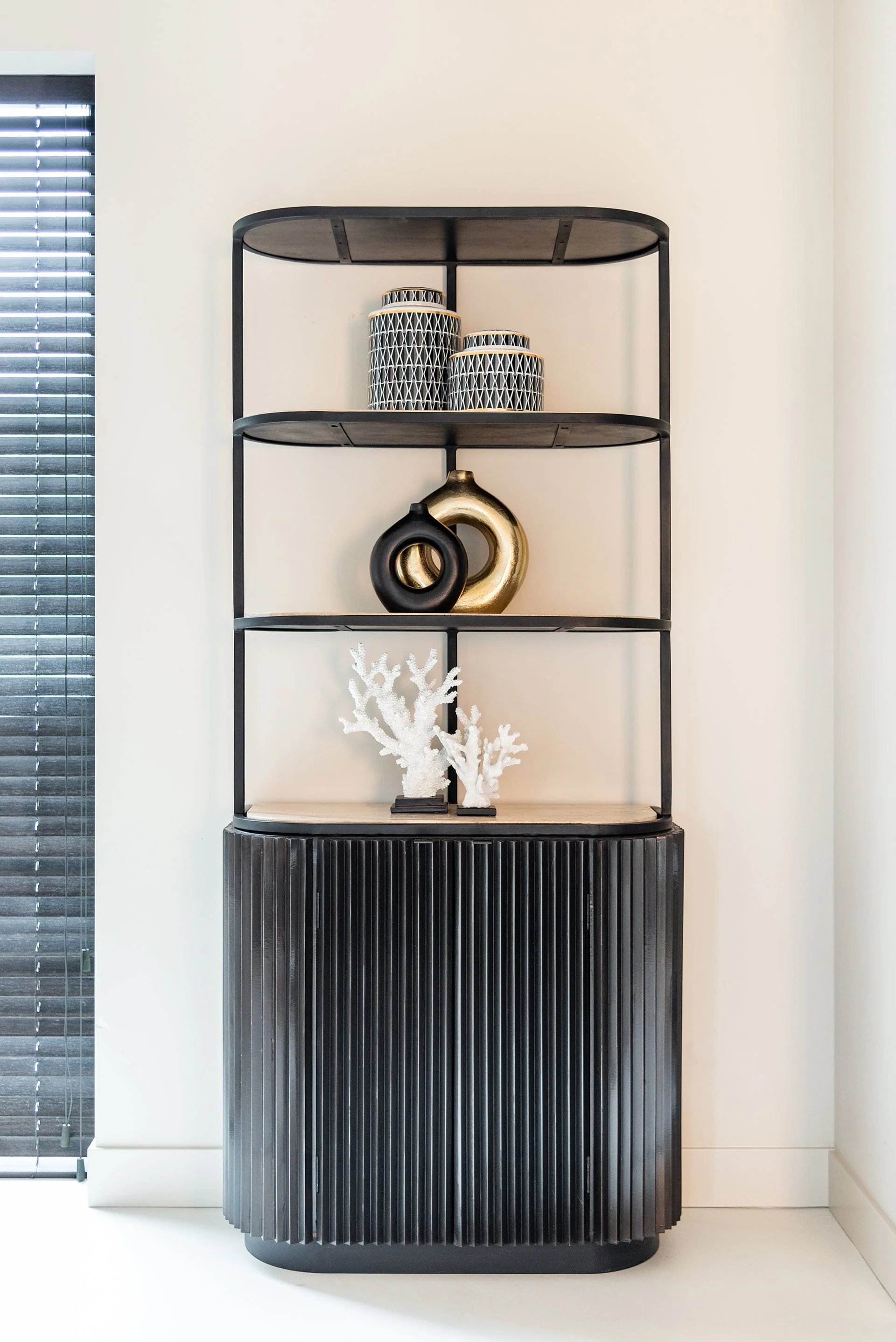 Cabinet Hampton 2-doors 2-shelves
