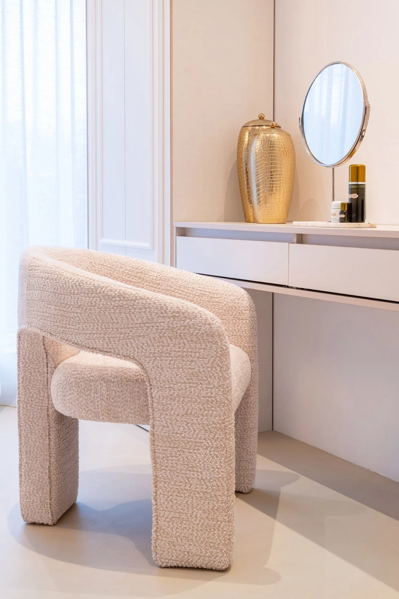 Chair Belle biscotti fire retardant (Biscotti)